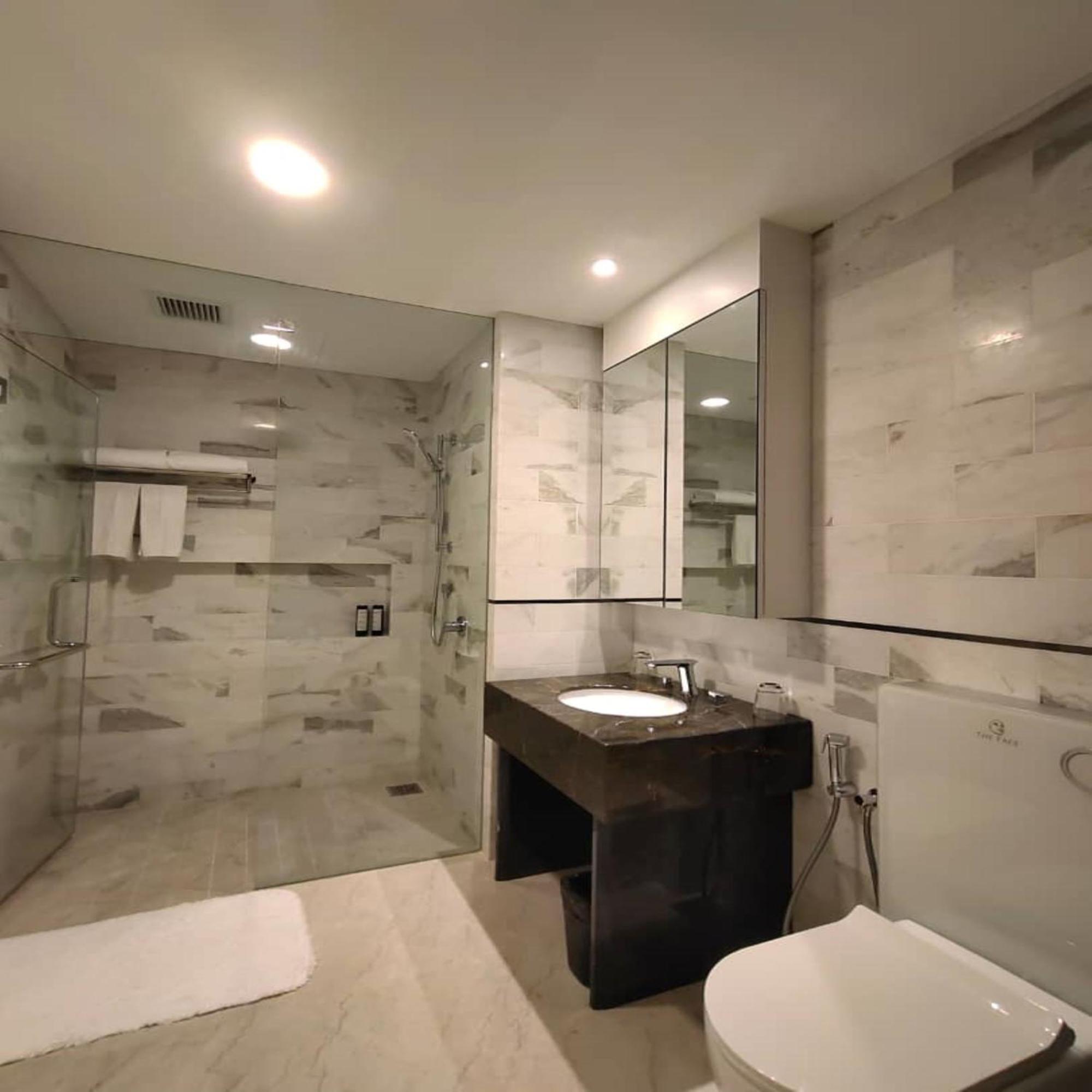 קואלה לומפור The Face Style Hotel מראה חיצוני תמונה A bathroom in a hotel
